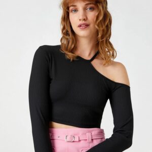 Crop T-Shirt Long Sleeve Window Detailed
